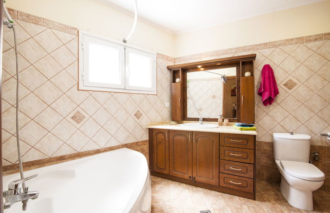 Marathias Luxury House near Beach - Photo 8