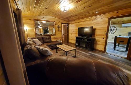 Luxury Cabin w/ Game Room & Hot Tub at Cave Run Lake - Foto 16