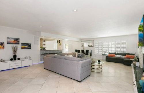 ~Villa Victoria Luxury! (Pool)~1 mile from beach - Foto 17