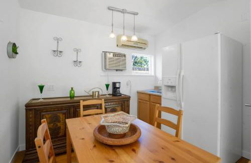 Villa La Verde - Newly Designed 4BR Villa with Pool & Guesthouse by Topanga - Foto 48