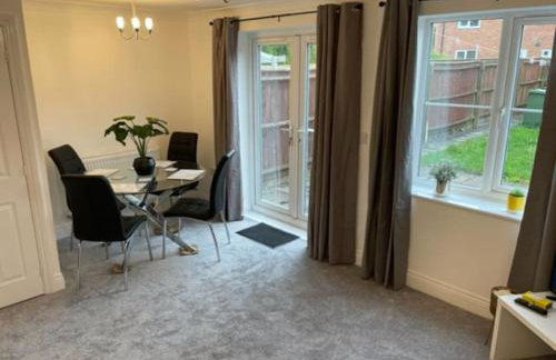 *BRAND NEW* renovated 3 bed with parking & WIFI - Foto 4