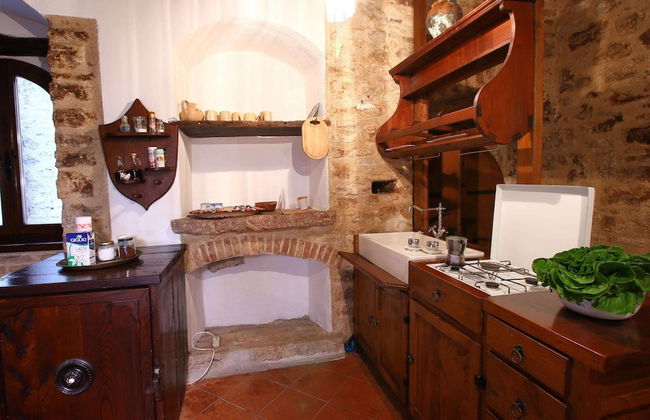 Historic Castle With View - Photo 16