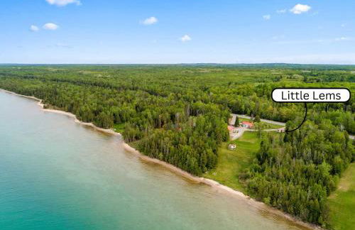 Lake Huron Escape Waterfront Firepit - Foto 1