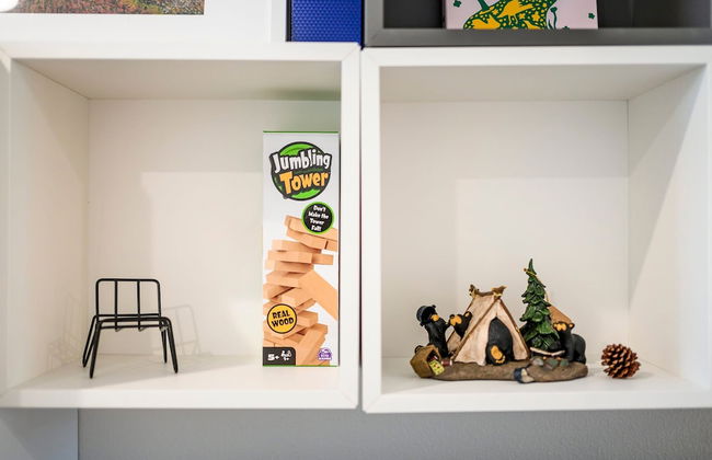 Chic Modern Retreat With Stunning Views - Photo 41