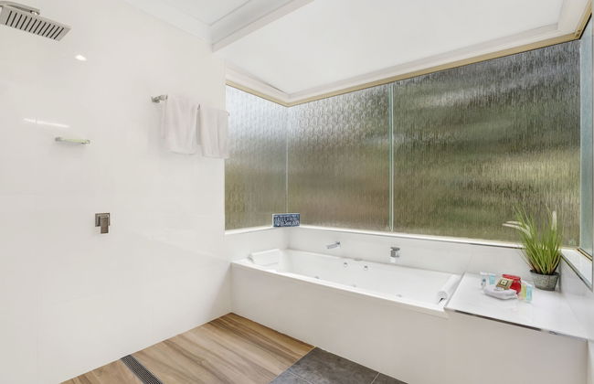 Seven Mile Beach Holiday Park - Photo 30