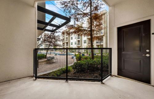 Tasteful 2BR I Pool I Gym I Parking I Workspace - Foto 27