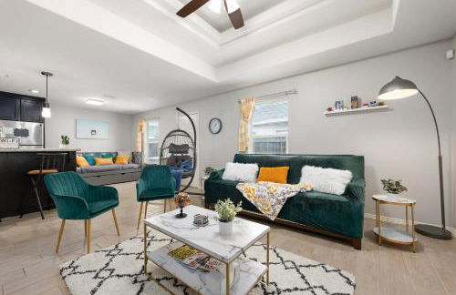 Stylish Furnished 2Bd 2Ba Apartment with Wifi Close to Shopping and Entertainment in McAllen Month to month contract on long term stays - Foto 1