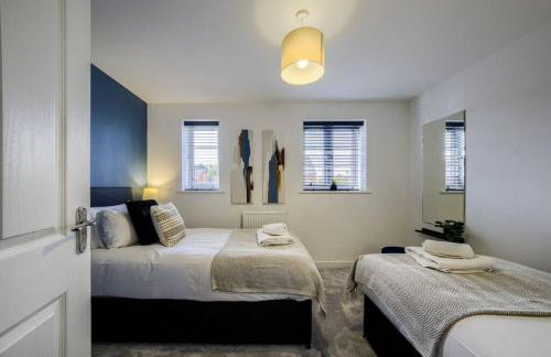 3 BedRoom house, Sleeps 6 with Full Kitchen, Garden and Free Parking - FREE Wi-Fi near Milton Keynes Bowl - Foto 11