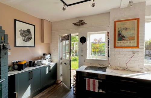 Eclectic Barn - Pergola & Dog-Friendly Garden - Photo 39