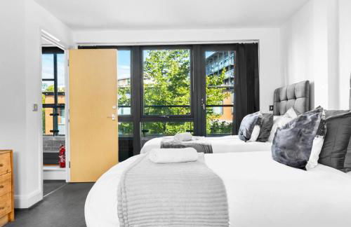 Three Bed House - Parking - Garden - Fast Wi-Fi 19LL - Foto 15