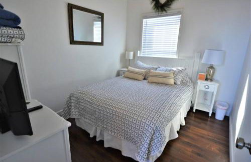 Remodeled, Grill, Outside Seating, Dock, Swimming - Photo 32