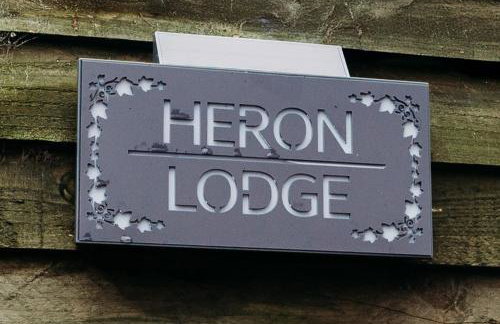Heron's Perch- A pond-side retreat with cinema room - Photo 11