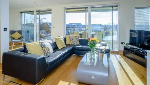 Wren Lodge HM11 HOT TUB Lakeside Spa Property - Foto 3