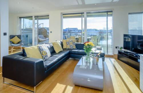 Wren Lodge HM11 HOT TUB Lakeside Spa Property - Foto 3