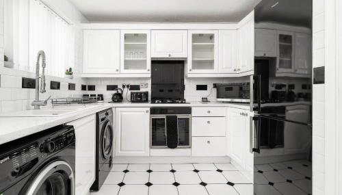 Modern 4 bedroom home ideal for Contractors, Groups and families ,FREE parking for multiple vehicle's - Foto 3