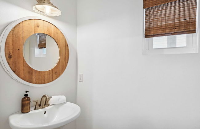 Dolphin Days by Avantstay Pool, 0.2mi to Beach! - Foto 39