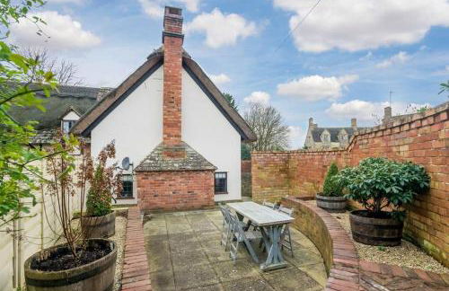 Cotswold Thatched Cottage - Photo 60