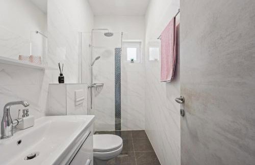 Villa Tomicich for 6 people with private pool & sea view - only 3 km from beach - Foto 23