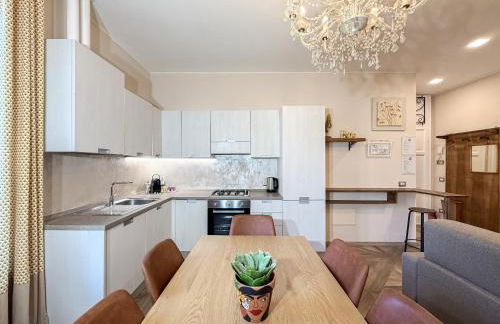 FREE PARKING - Elegant Two-Bedroom Apartment with Balcony - Foto 6