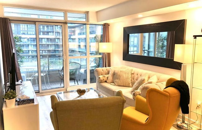 Toronto Downtown Suites CN Tower View - Photo 9