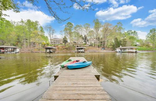 Treetop & Waterfront! Hot Tub, Kayaks, Game Room - Foto 20