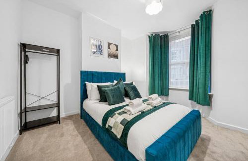 Lawrence Ave 4BD-2Storey House Fast Wifi Families & Leisure By AltoLuxo Short Lets & Serviced Accommodation With Free WiFi & Parking - Foto 15