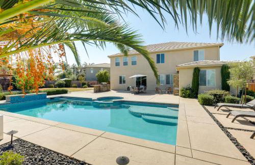 Luxe Roseville Home with Pool and Hot Tub! - Foto 34