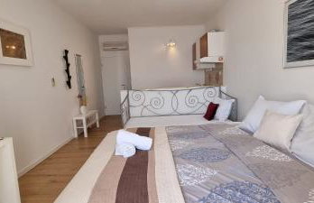 Matea Apartments Milna - Photo 15