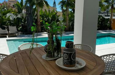 Marbella Bliss - Luxury 4-Bedroom VILLA with Garden, Private POOL & Jacuzzi, Marbesa near- 5 min to the Cabopino Beach - Photo 19