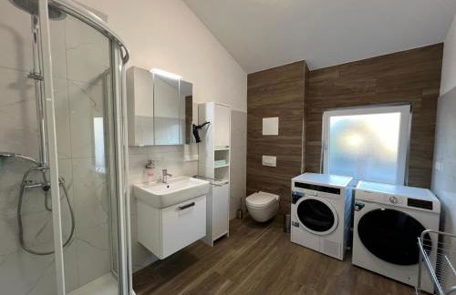 VipStay - Stilvoll und geräumige Apartments mit Terasse oder Balkon, Küche, kostenloses Parken, WLAN, Smart Tv - Foto 43