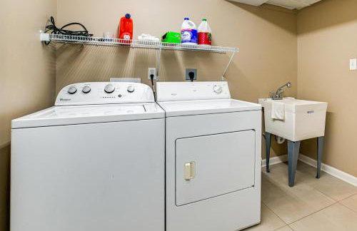 Spacious Kentucky Lake Escape with Dock and Views - Foto 28