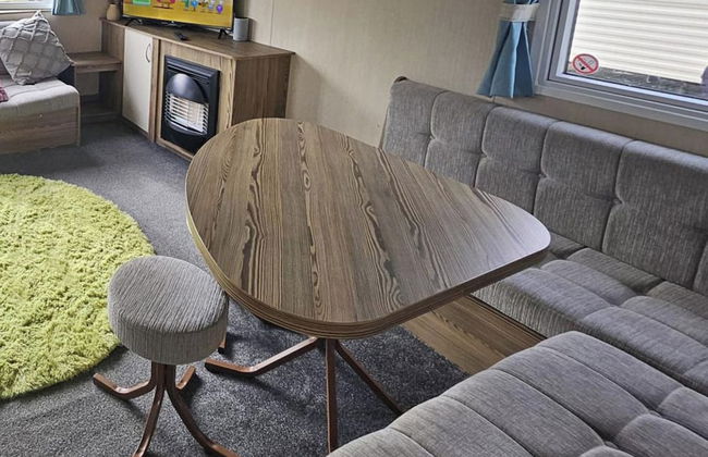 3 Bed Caravan - Near Beach, 5 Star Reviews, Wifi - Photo 5