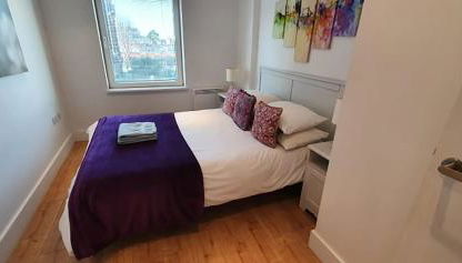 Bright & spacious Double Bedroom with EnSuite and Concierge! Paid parking available - Foto 5