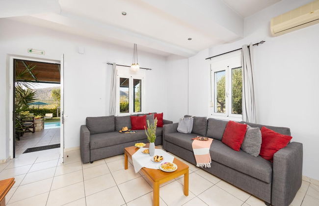 Villa Dimitris Large Private Pool Walk to Beach Sea Views A C Wifi Car Not Required Eco-frien - 1923 - Foto 34