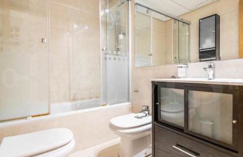 Seaside stay with large terrace, pool & parking REMS - Foto 33