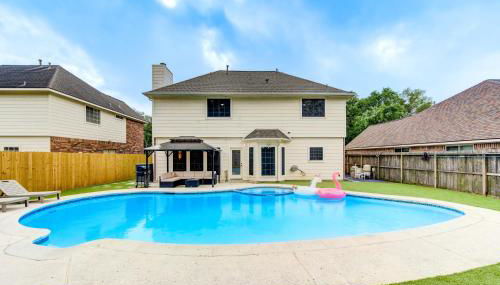 Amazing Getaway Home - 4 Bedrooms 2,5 Baths - West Houston, Katy, Richmond - Huge Pool, Mini-Golf, PingPong, Billards, BBQ, Katy Asian Town, Typhoon Waterpark, King Bed - Foto 3