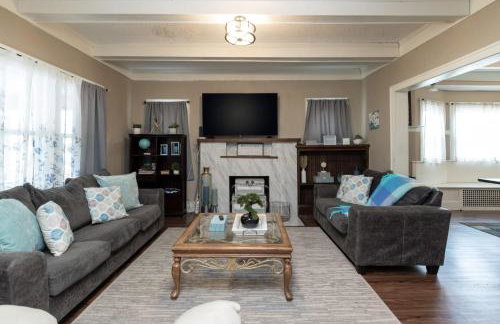 5 Bedroom 3200 Sq Ft House for Downtown Travelers - Photo 8