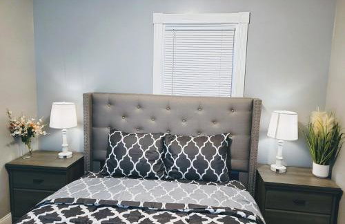 Nice house with private parking, king bed fenced yard - Foto 44