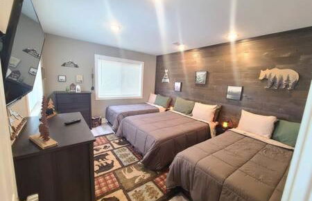 Stunning Lake Home w arcade and huge deck - Foto 11