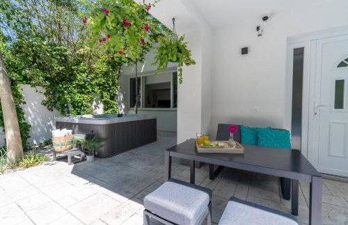 Villa Zara with 32 sqm heated Pool, Jacuzzi, Billiard, Tennis table, 8pax - Photo 8