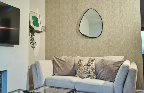 Modern Cosy 2-Bed Terrace with Private Garden - Foto 18