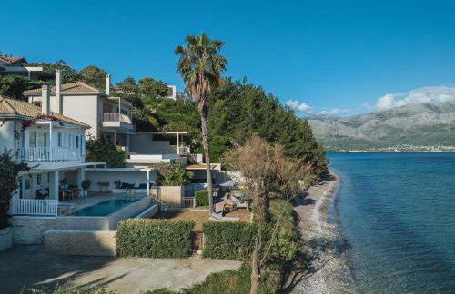 Villa Madouri 5 bed seafront villa with private pool - Foto 1