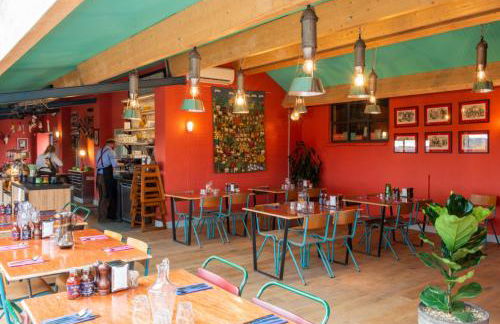 1 Bed Shepherds Hut - Sleeps 2 -wood Fired Hot Tub - Foto 25