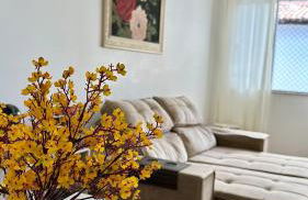 Apto charmoso, com ar, localização privilegiada - Foto 1