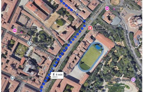 In the center of Modena, Piazza Roma and the Ferrari Museum - Foto 17