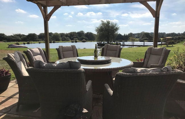 Beautiful Luxury Cottage on Lake Side, England - Foto 15