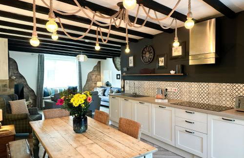 Harbour Way Cottage by Coast & Country Stays - Photo 1