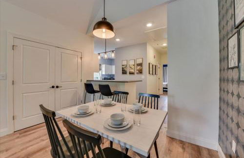 Renovated 2BR by Riverwalk & Medical District - Foto 10