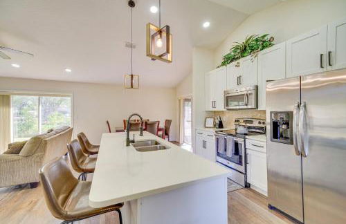 Sunny Palm Bay Home with Screened Porch Near Beaches - Foto 10