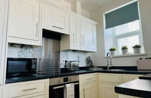 Luxury Sea View Apartment with Multi Room Balcony And Private Onsite Parking Only 300M From the Beach - Foto 6